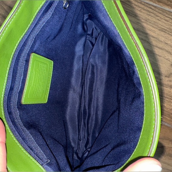 COACH Hampton Hobo 2008 - Picture 7 of 13